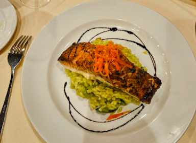 Ristorante Luce signature dishes Penne Pollo
Salmone
Gnocchi Bolognese